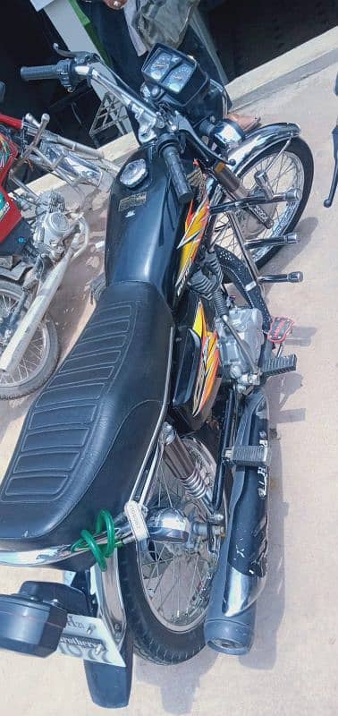 Black color honda 125 bike for sale 2