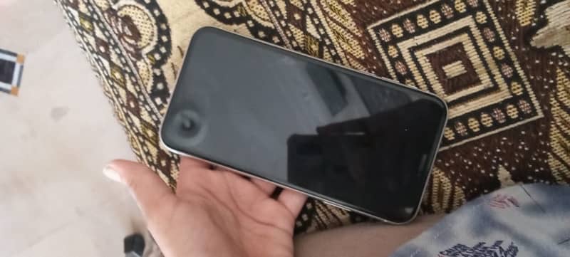 iPhone XR 5