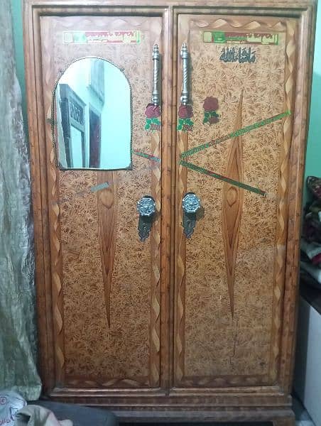 Iron Almari with mirror in Good Condition For Sale 0