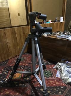 Professional tripod