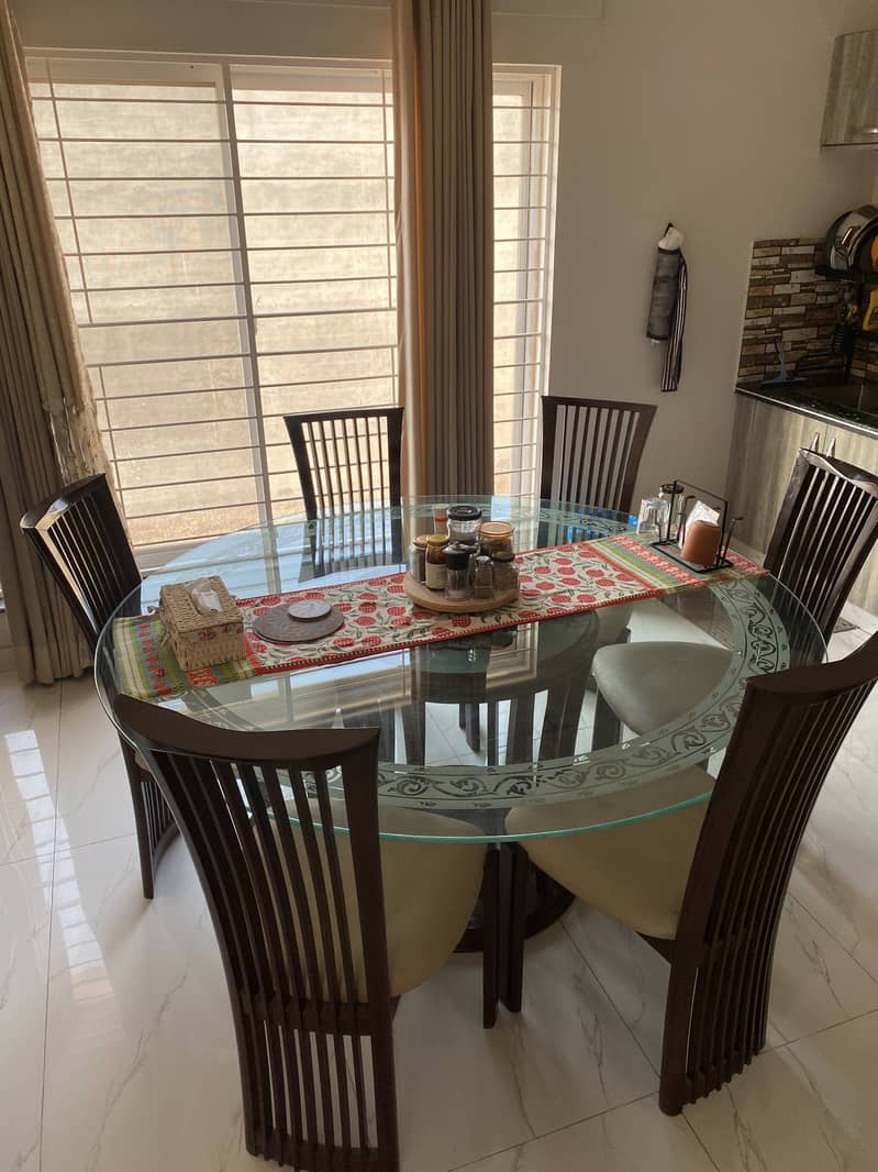 Solid wood Dining table - 6 seater 0