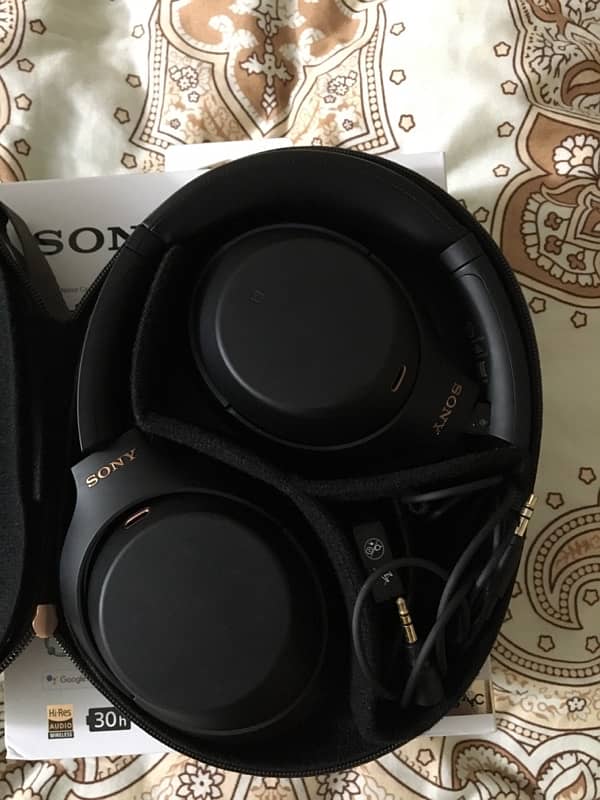 Sony WH-1000XM4 headphones 2