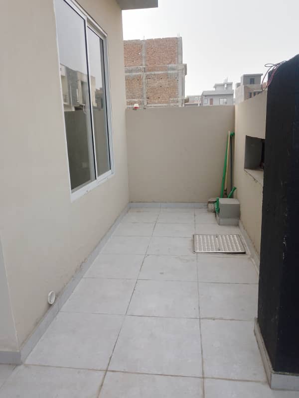 Prime location 5 Marla single unit for sale 9