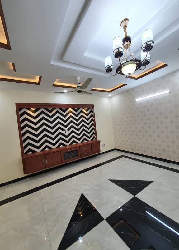 14 Marlas Tile Flooring House With Gas & Water Bore Near Kashmir Highway G-14/4 1