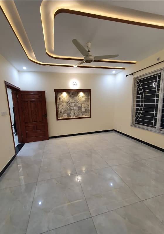 14 Marlas Tile Flooring House With Gas & Water Bore Near Kashmir Highway G-14/4 5