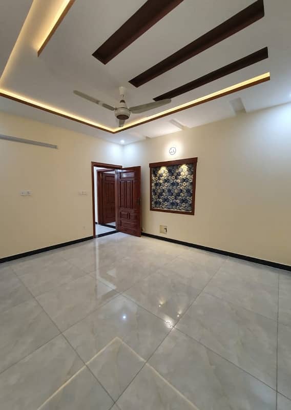 14 Marlas Tile Flooring House With Gas & Water Bore Near Kashmir Highway G-14/4 8