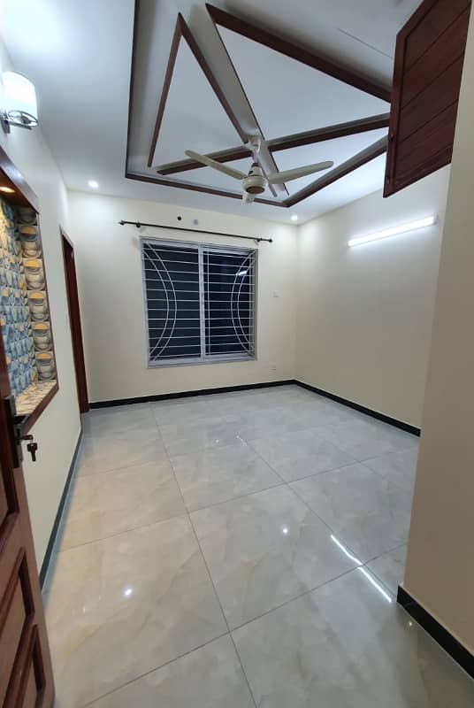 14 Marlas Tile Flooring House With Gas & Water Bore Near Kashmir Highway G-14/4 18