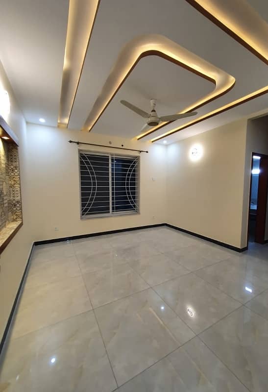 14 Marlas Tile Flooring House With Gas & Water Bore Near Kashmir Highway G-14/4 23