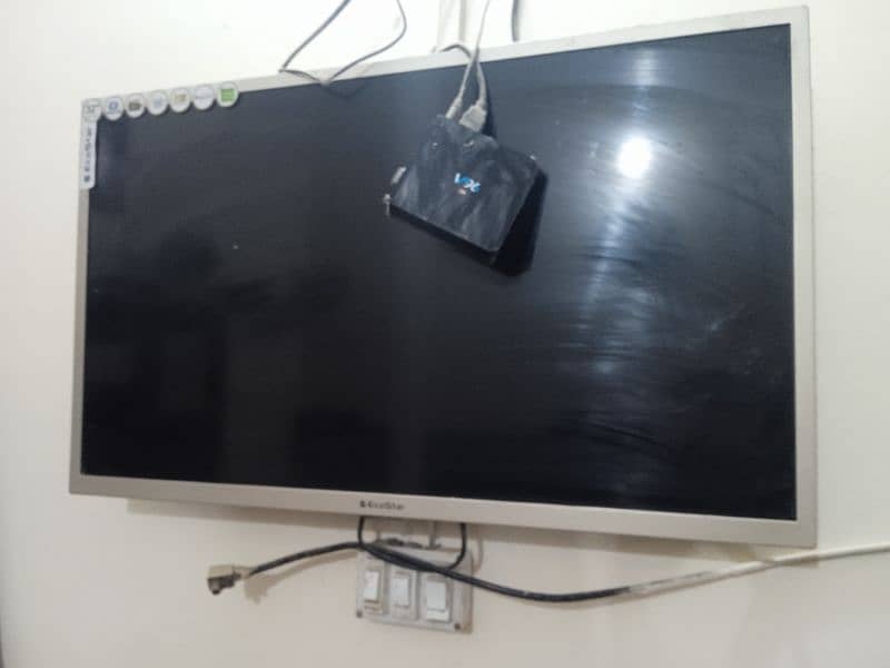 Led TV 32 in with android TV box 1