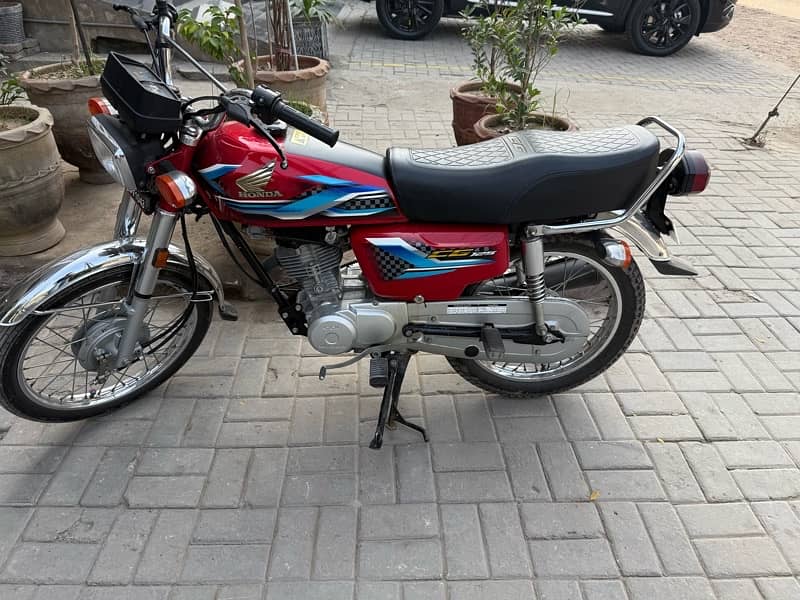 Honda CG125 23/24 Red Color 1