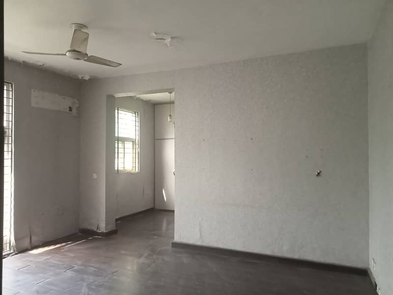 CANTT,COMMERCIAL BUILDING FOR RENT GULBERG GARDEN TOWN JAIL ROAD MALL ROAD UPPER MALL LAHORE 18