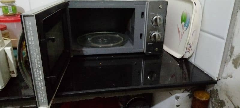 Microwave oven 4