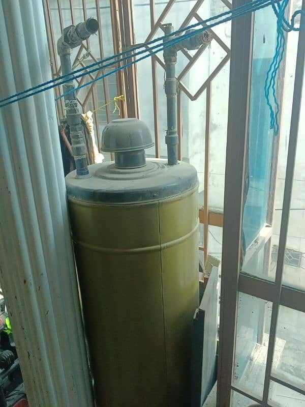 sui gas geyser for sale in good condition 1