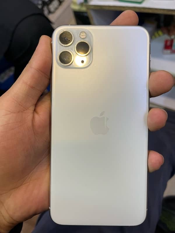 Iphone 11 pro max 64gb factory with box and charger 6