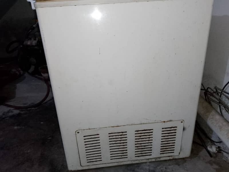 HAIER DOUBLE DOOR FREEZER 4