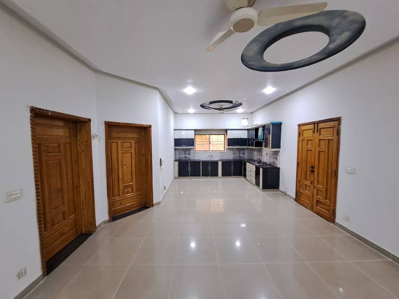 10 Marla Beautiful House With Basement For Rent In Overseas B Block Bahria Town,Lahore 3