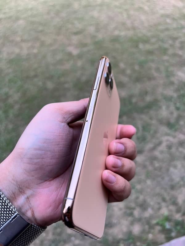 iphone 11 pro max 256gb PTA approved 3