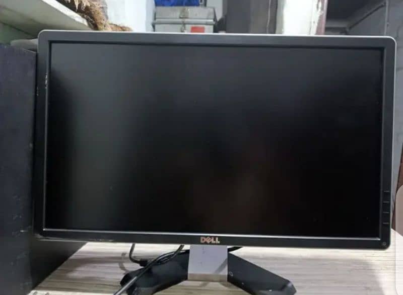 Dell LED 24 inch screen mai 4lines hai 1