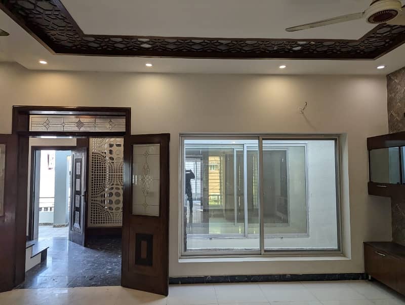 10 MARLA VIP Brand New Type Used House Double Story available for sale in WapdaTown lahore. 3