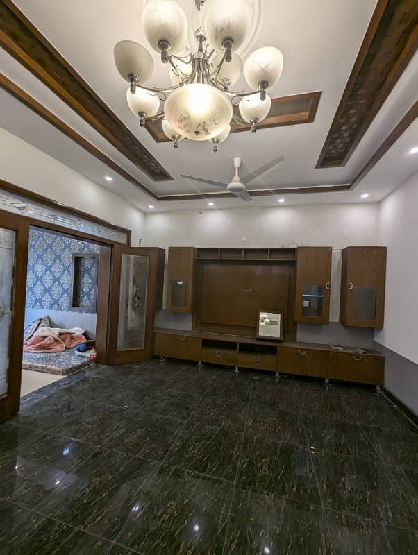 10 MARLA VIP Brand New Type Used House Double Story available for sale in WapdaTown lahore. 4