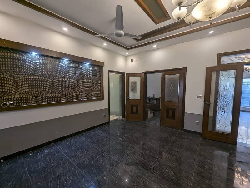 10 MARLA VIP Brand New Type Used House Double Story available for sale in WapdaTown lahore. 7