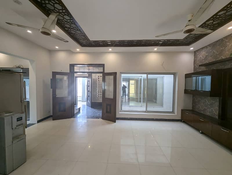 10 MARLA VIP Brand New Type Used House Double Story available for sale in WapdaTown lahore. 37