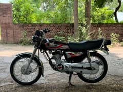 Honda 125 black color 23 make 24 Model 4500 km genuine driven