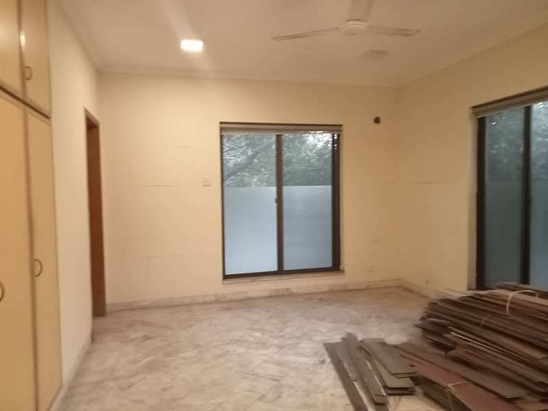 GULBERG COMMERCIAL BUILDING FOR RENT MAIN BOULEVARD GARDEN TOWN & UPPER MALL LAHORE 28