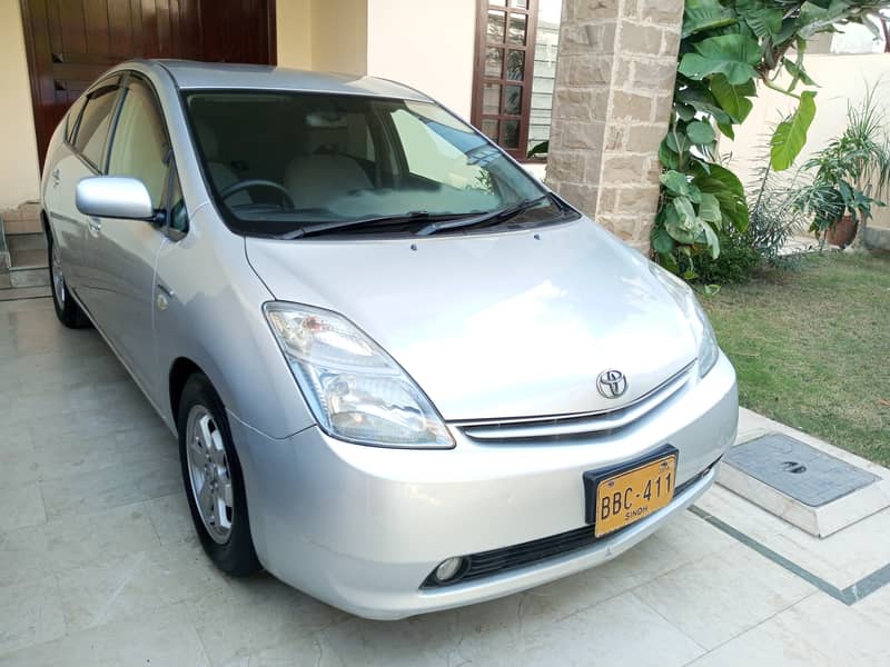 Toyota Prius 2010 Reg 2014 Hybrid Outclass Original in DHA Karachi 1