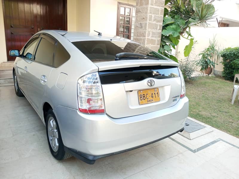 Toyota Prius 2010 Reg 2014 Hybrid Outclass Original in DHA Karachi 8