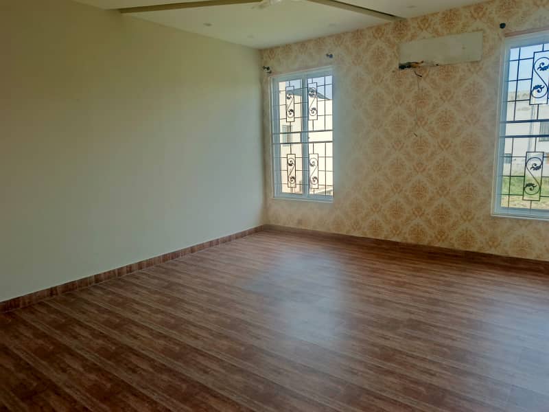 Upper portion of one kanal available for rent at hot location of DHA phase 06 4