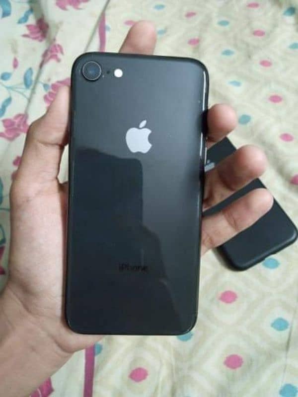 Iphone 8 non pta 10 / 10 condition 1