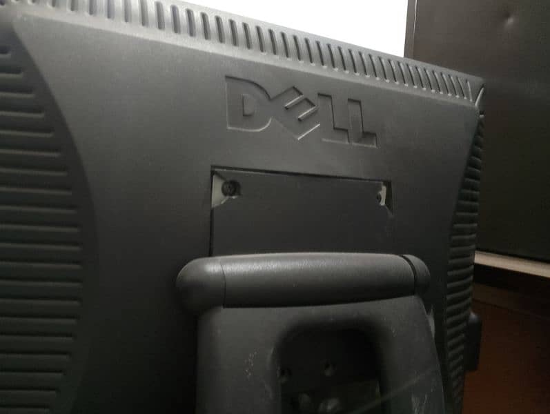 Dell Lcd in good condition 2