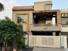 A BEAUTIFUL 8 MARLA HOUSE FOR RENT IN ALI BLOCK SECTOR B BAHRIA TOWN LAHORE