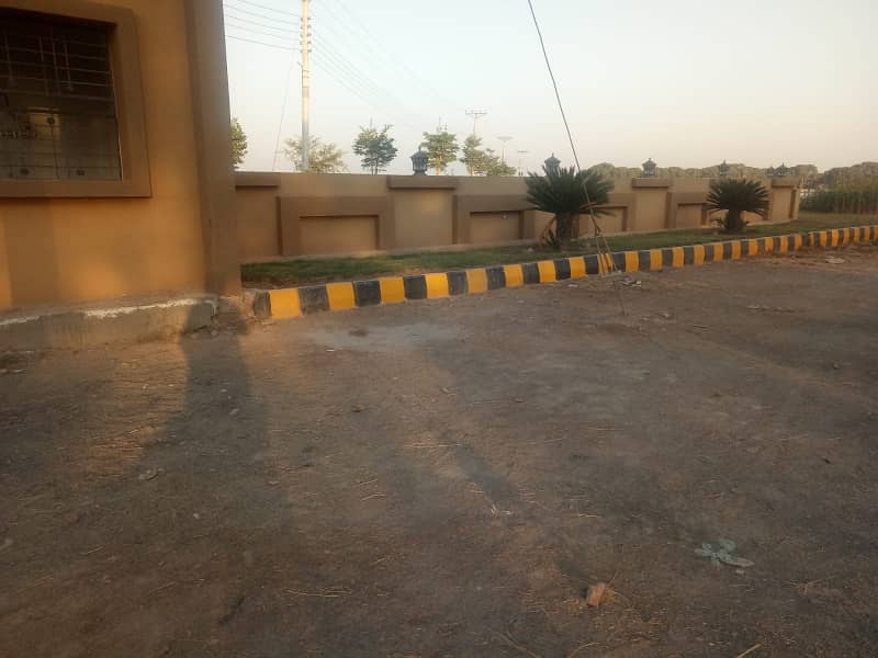 2 Marla Commercial available on investor rate Main Muhammad Pur road sahiwal. 0