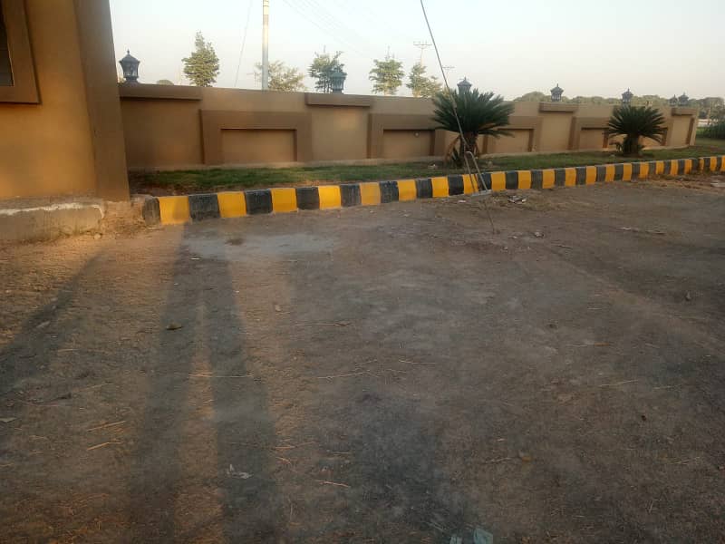 2 Marla Commercial available on investor rate Main Muhammad Pur road sahiwal. 3