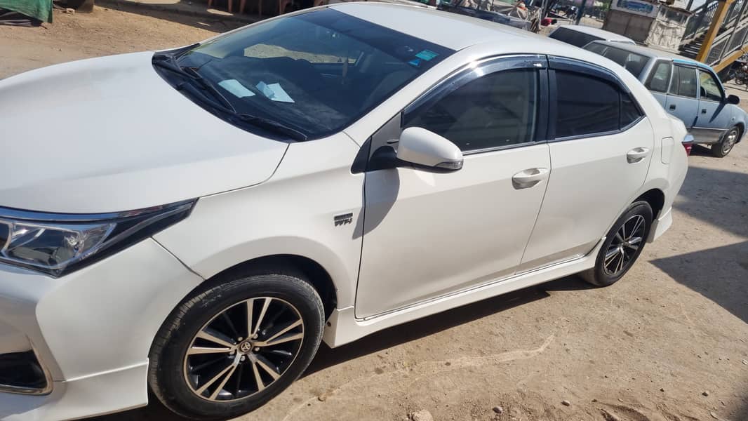 Toyota Corolla Altis 2017 1