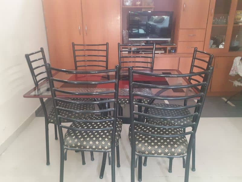 6 Chair Normal Size Dining Tabel In Excellent Condition 0