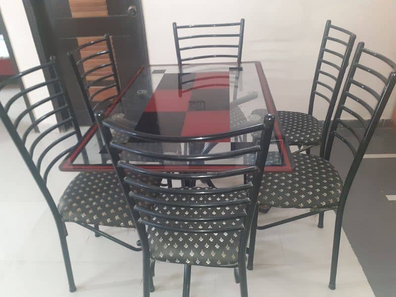 6 Chair Normal Size Dining Tabel In Excellent Condition 2