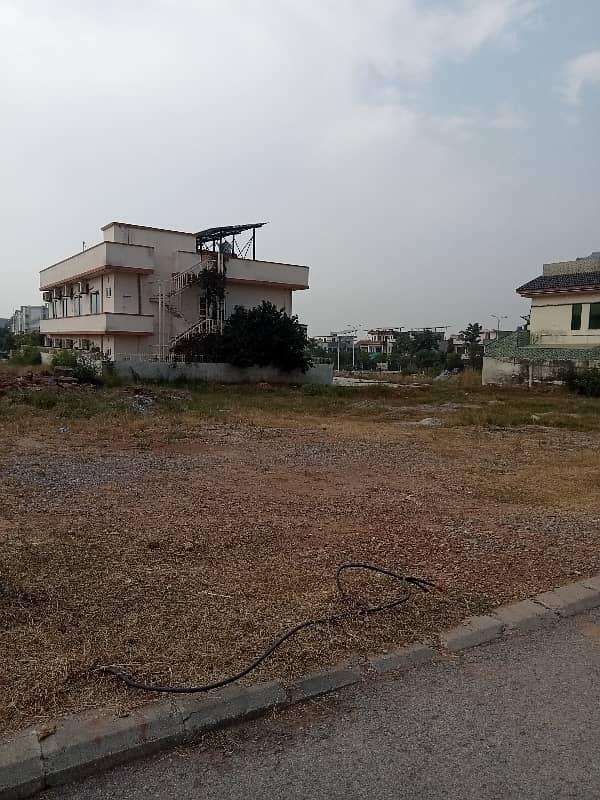 8 MARLA POSSESSION PLOT FOR SALE WITH ALL FACILITIES IN CDA APPROVED SECTOR F 17 T&TECHS ISLAMABAD 45