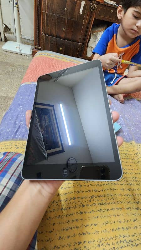 iPad Mini 1- New condition 7