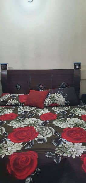 2 Queen size bed with wardrobe 2