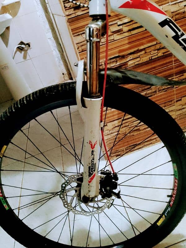 bicycle impoted full size 26 inch brand new 5 month used 4