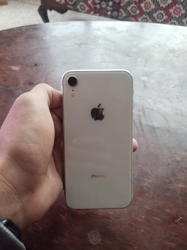 iPhone XR 1