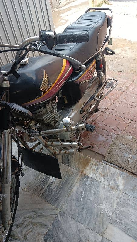 HonDa 125 Rawalpindi Number Registered 2011 Model 2