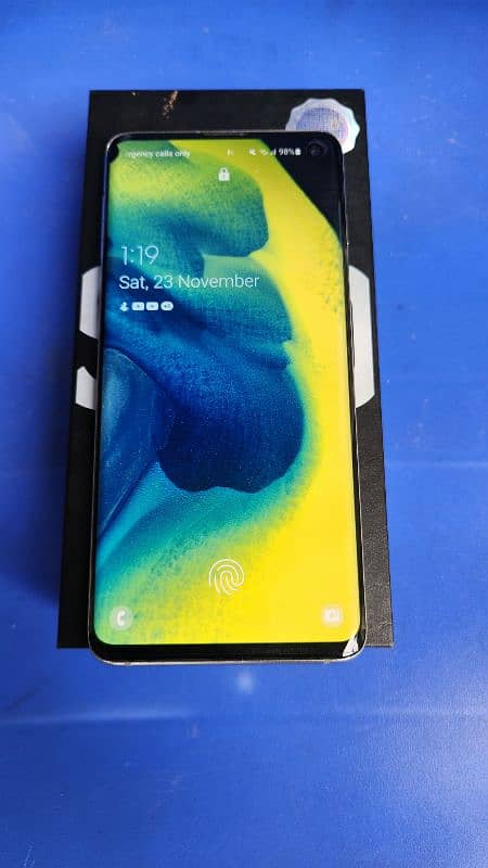 Samsung S10 Official PTA with Box 3