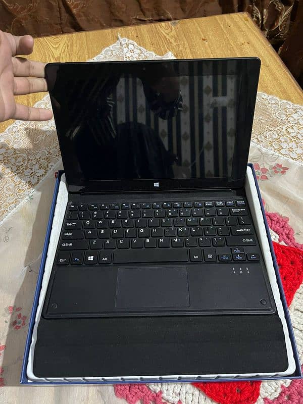 Hyundai 2 In 1 laptop be hi tab be ho jata hi 10M4 hi new hi with box 1