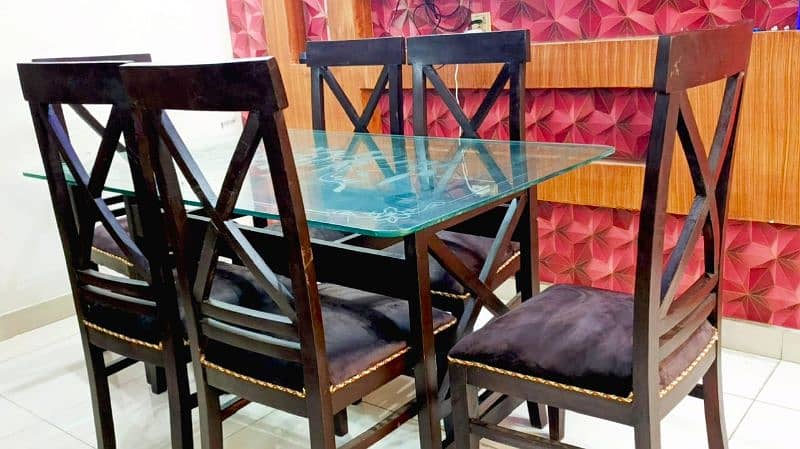 Dinning table for sale. 0