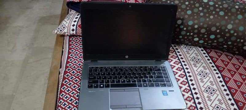 hp elitebook for sell interested person contact me 0