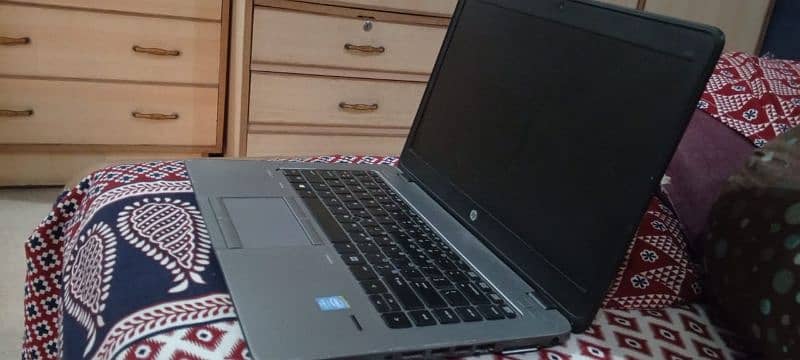 hp elitebook for sell interested person contact me 1